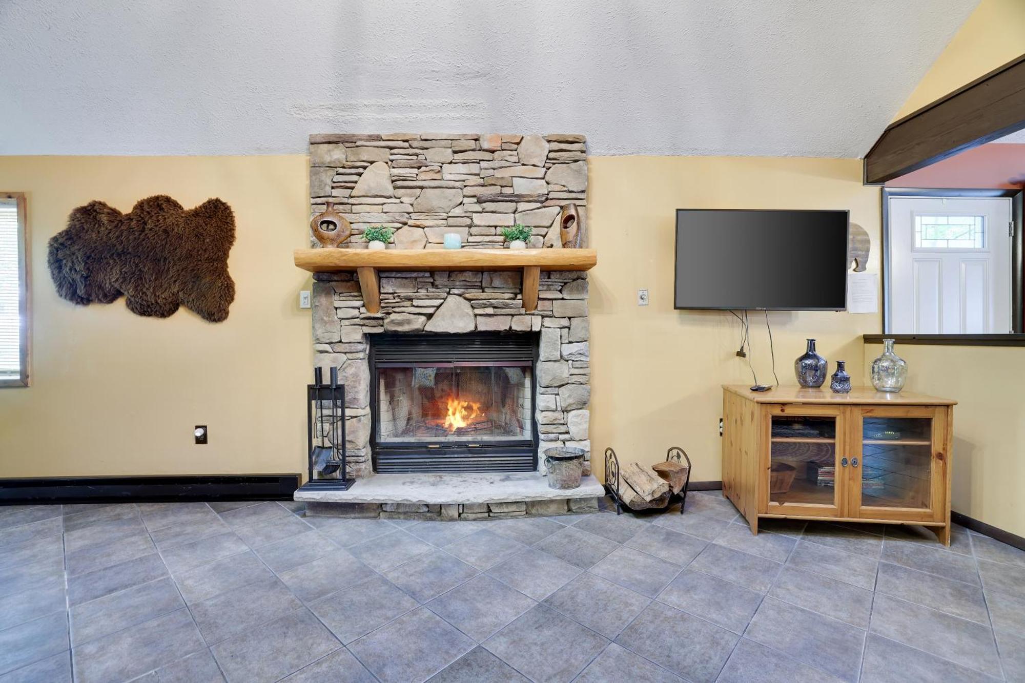 Chalet Renovated Near Casino, Camelback , Kalahari 4Bdrms Firepit Hot Tub Game Room Tobyhanna Extérieur photo
