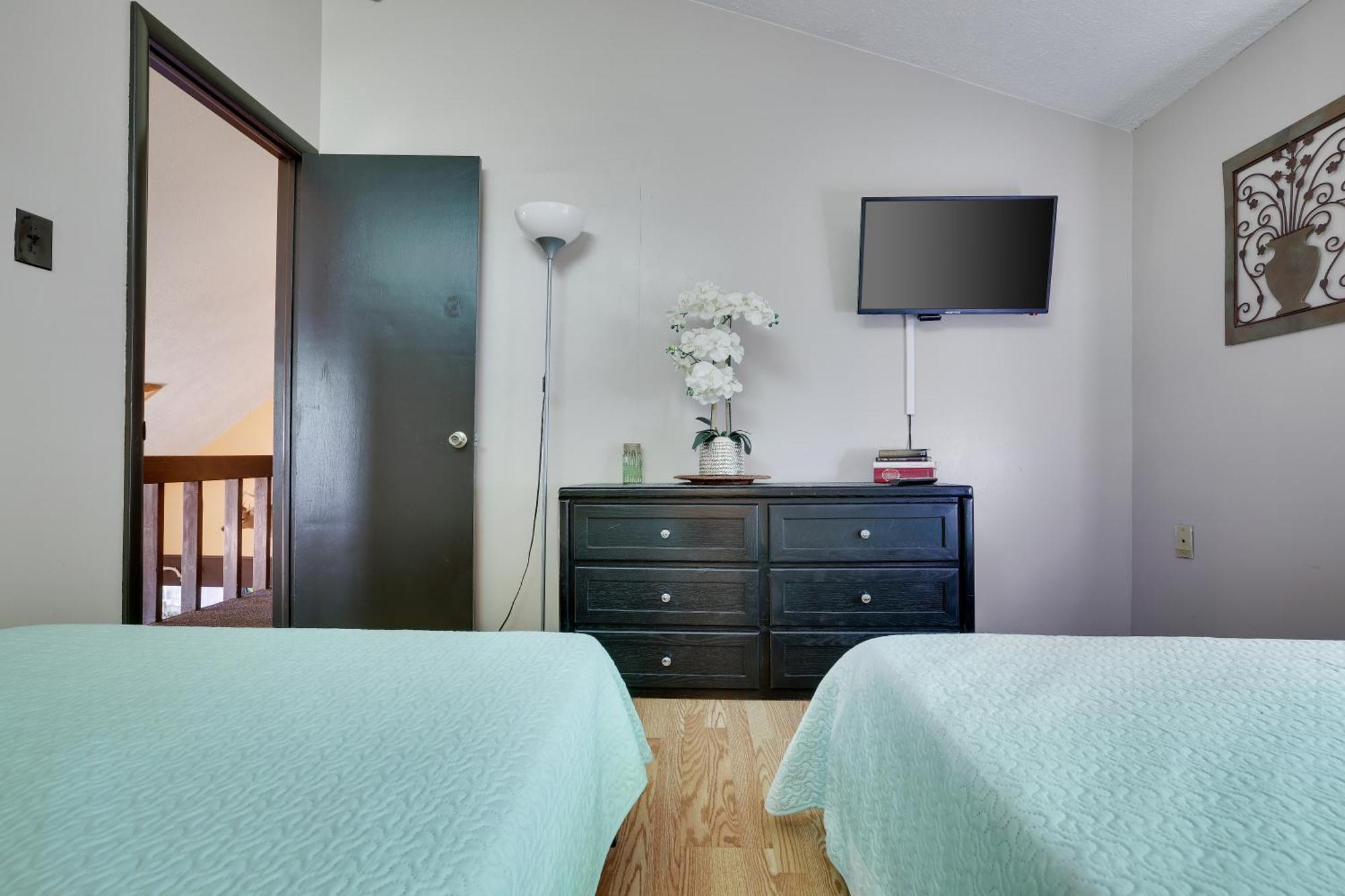 Chalet Renovated Near Casino, Camelback , Kalahari 4Bdrms Firepit Hot Tub Game Room Tobyhanna Extérieur photo