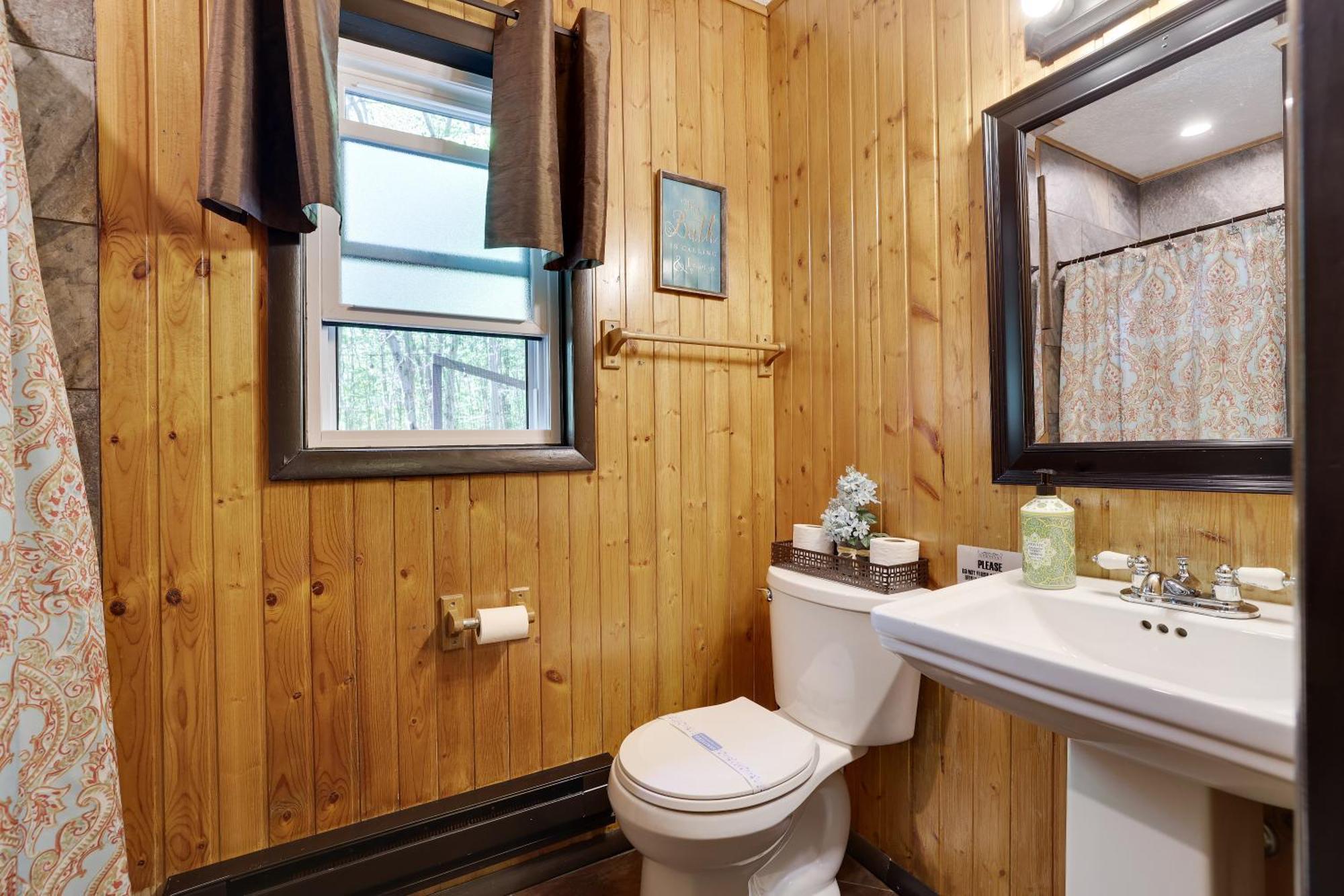 Chalet Renovated Near Casino, Camelback , Kalahari 4Bdrms Firepit Hot Tub Game Room Tobyhanna Extérieur photo