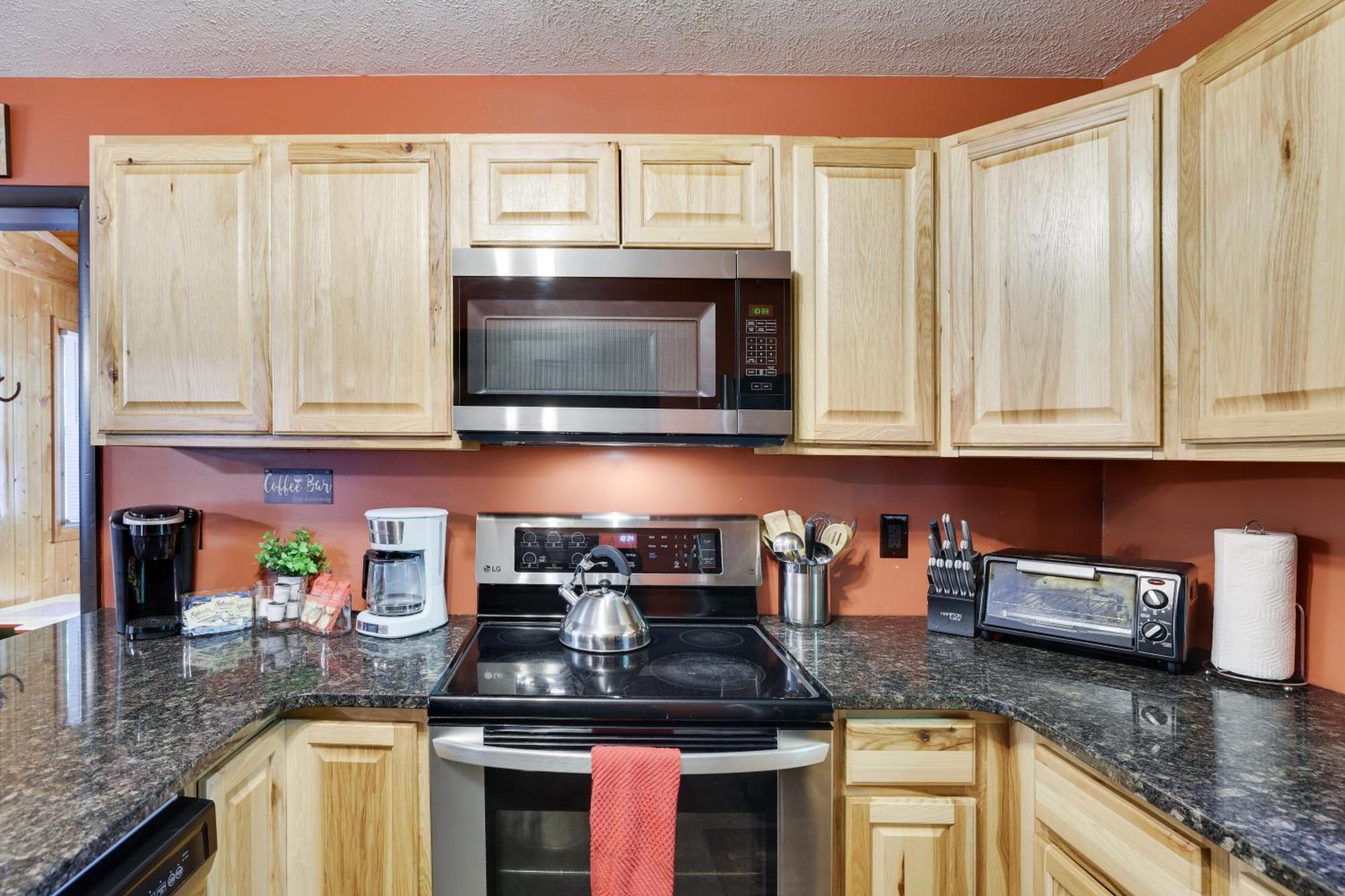Chalet Renovated Near Casino, Camelback , Kalahari 4Bdrms Firepit Hot Tub Game Room Tobyhanna Extérieur photo