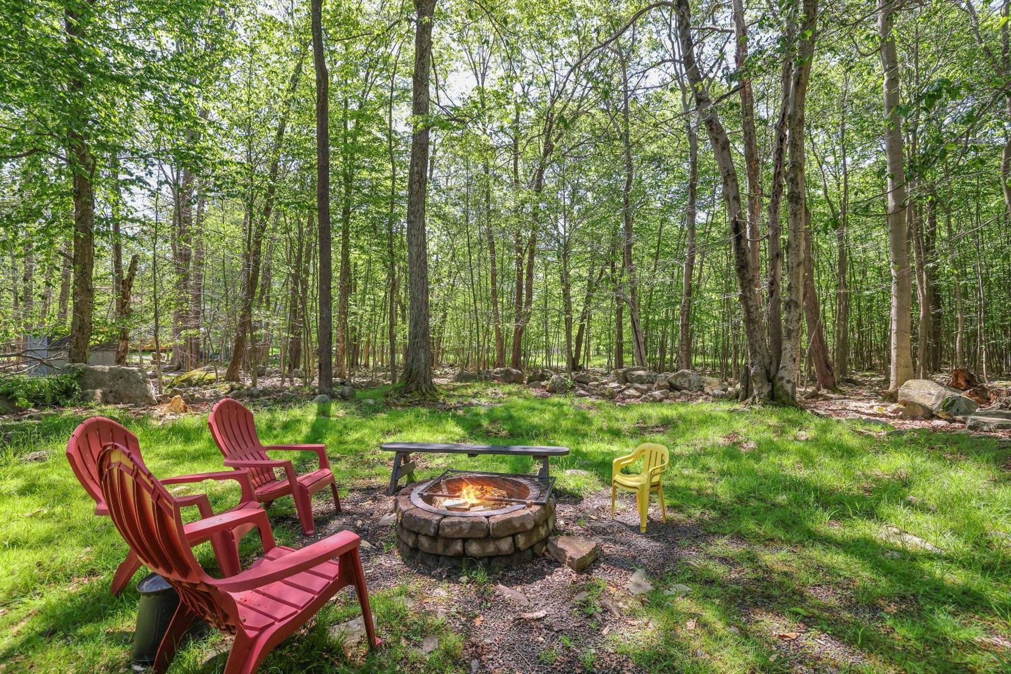 Chalet Renovated Near Casino, Camelback , Kalahari 4Bdrms Firepit Hot Tub Game Room Tobyhanna Extérieur photo