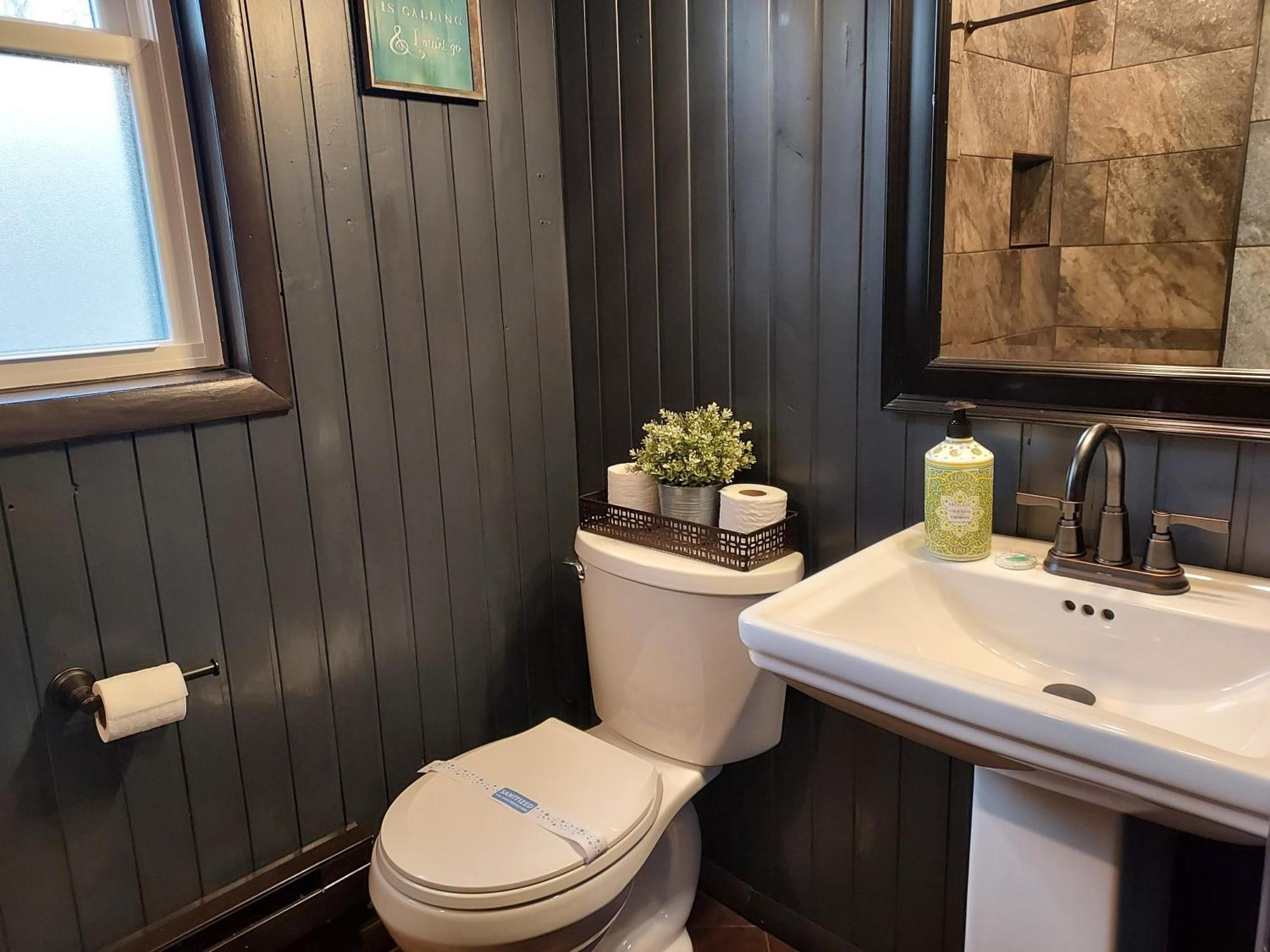 Chalet Renovated Near Casino, Camelback , Kalahari 4Bdrms Firepit Hot Tub Game Room Tobyhanna Extérieur photo